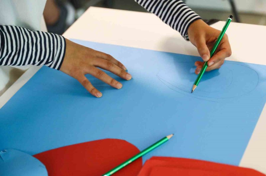 Gençlerin İlk Atölye Çalışmasında Depremzede Çocuklar İçin Bez Oyuncak