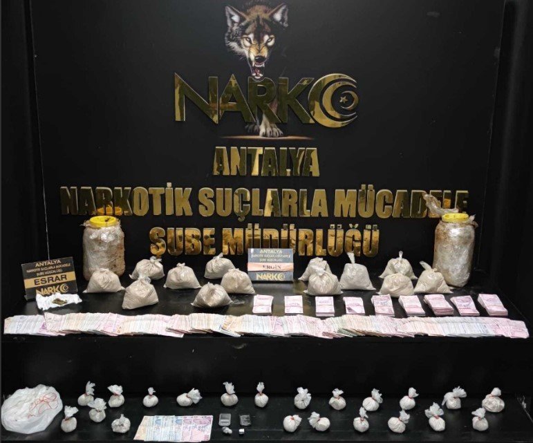 Antalya’da Nisan Ayında 16 Kilogram Esrar, 19 Kilogram Skunk Ele Geçirildi