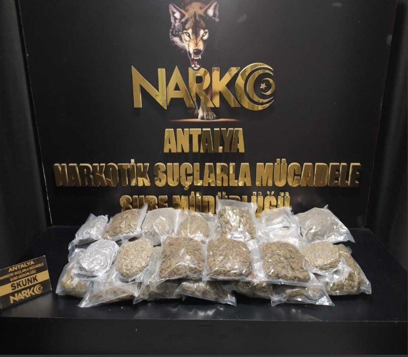 Antalya’da Nisan Ayında 16 Kilogram Esrar, 19 Kilogram Skunk Ele Geçirildi