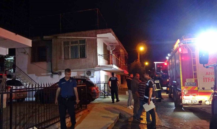 Müstakil Evde Çıkan Yangında 2 Kişi Dumandan Etkilendi, Muhabbet Kuşu Kafesinde Telef Oldu