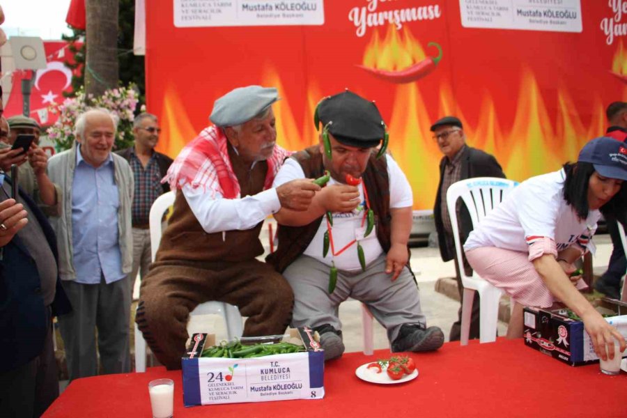 En Acı Yarışma: 3 Dakikada 260 Gram Acı Biberi Yedi, 5 Bin Tl Kazandı