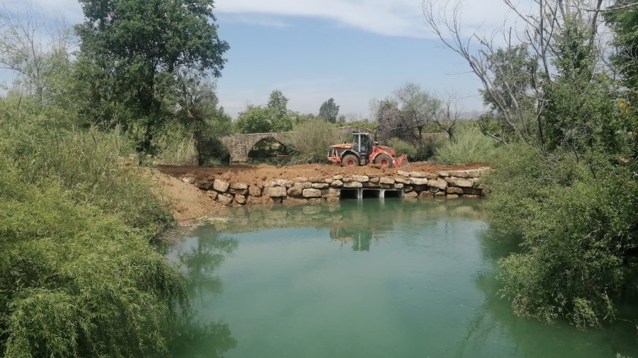 Manavgat’ta Naras Çayı’na Geçici Köprü