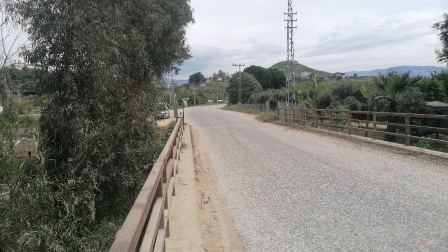 Manavgat’ta Naras Çayı’na Geçici Köprü