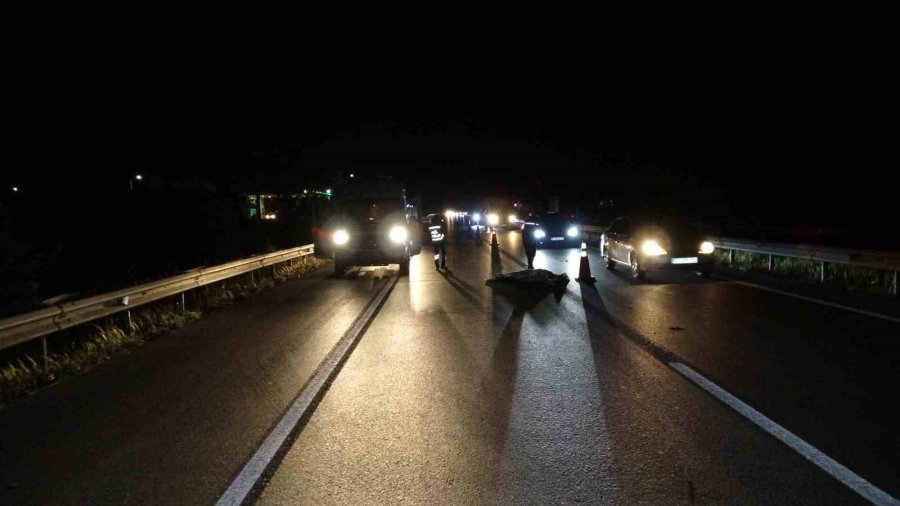 Bir Otomobilin Çarpıp Diğer Aracın Üzerinden Geçtiği Yaya Hayatını Kaybetti