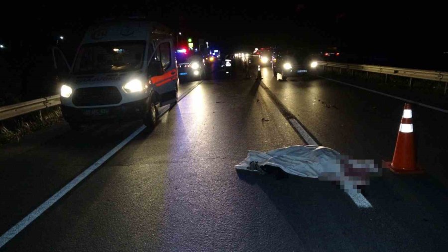 Bir Otomobilin Çarpıp Diğer Aracın Üzerinden Geçtiği Yaya Hayatını Kaybetti