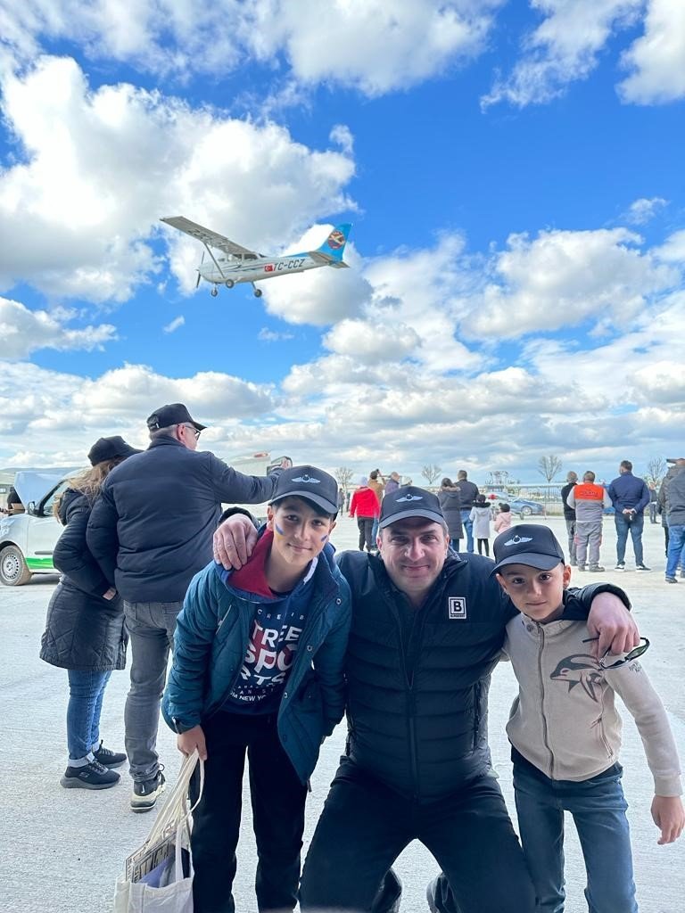 Eskişehirli Pilot Depremzede Miniklerle Birlikte Uçtu