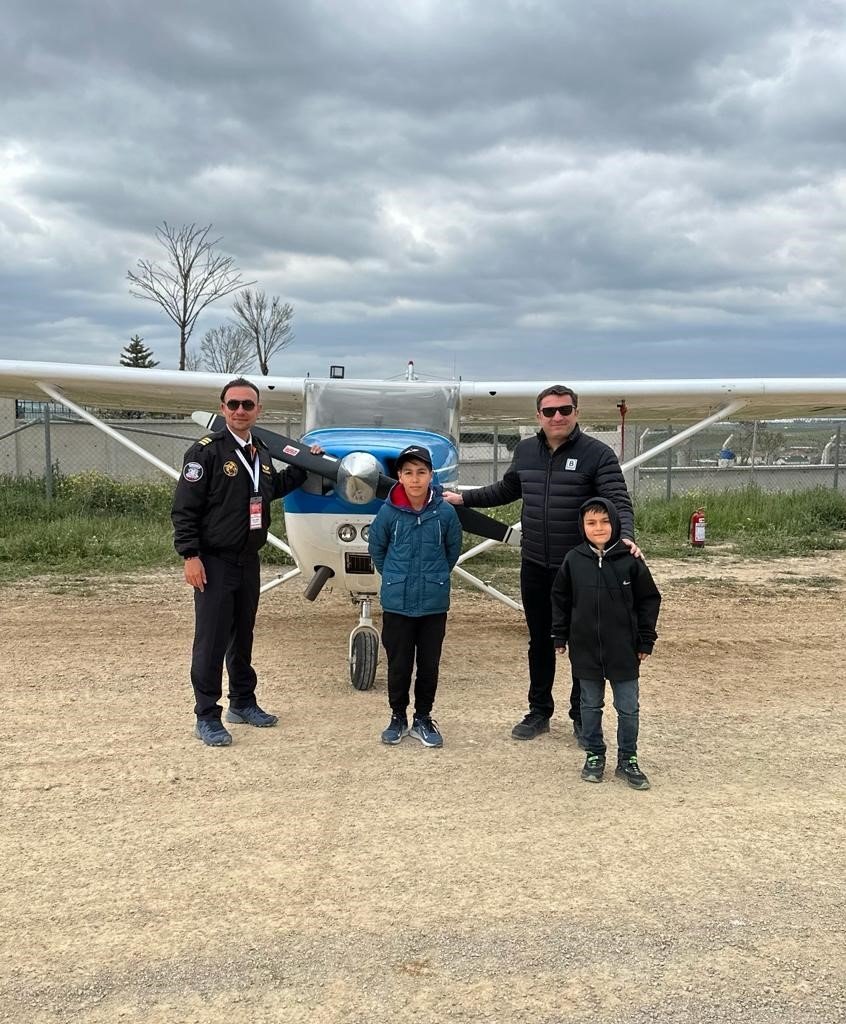 Eskişehirli Pilot Depremzede Miniklerle Birlikte Uçtu