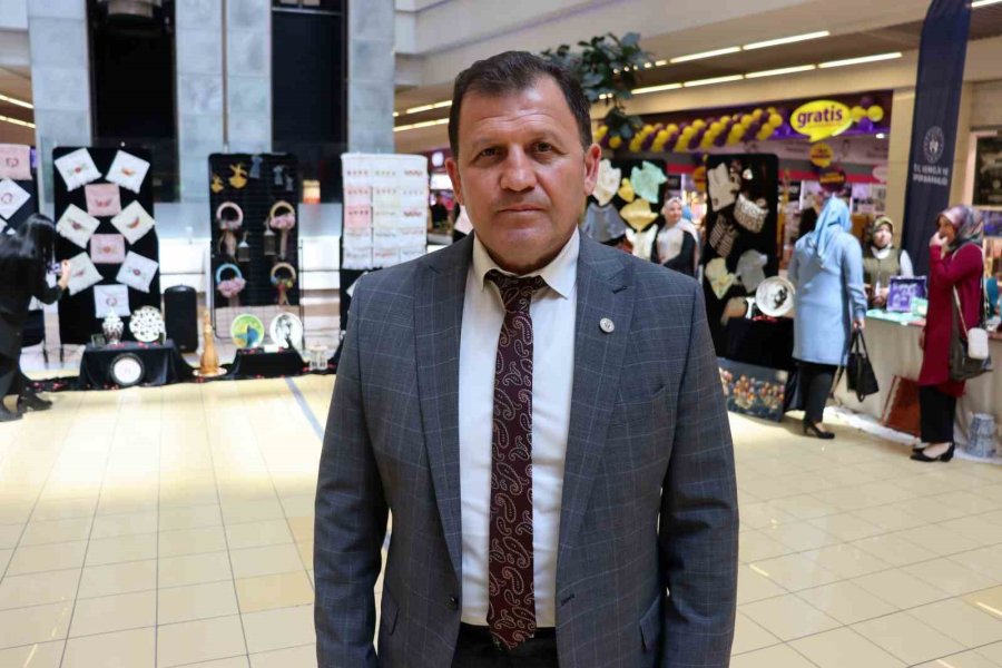 Depremzede Kadınlar El Emeklerini Sergiledi