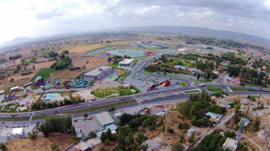 Büyükşehir Anadolu Harikalar Diyarı Spor Tesisleri Hizmete Başladı