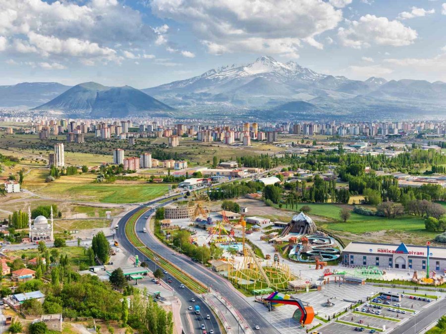 Büyükşehir Anadolu Harikalar Diyarı Spor Tesisleri Hizmete Başladı