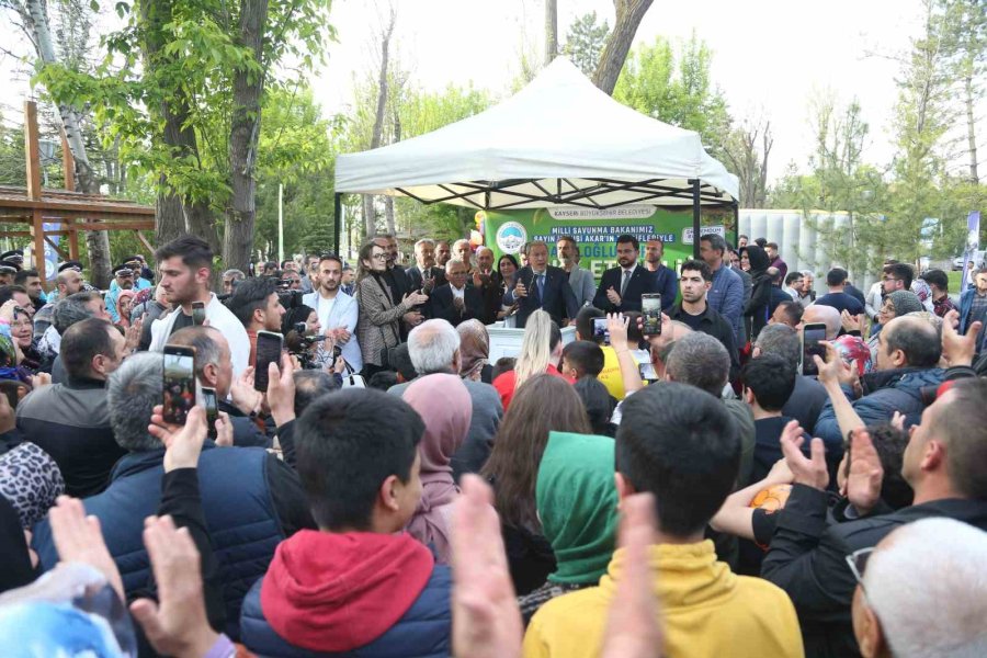 Bakan Akar’a Büyükşehir Pikniğinde Yoğun İlgi