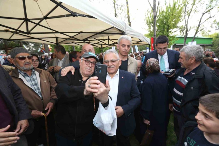 Bakan Akar’a Büyükşehir Pikniğinde Yoğun İlgi