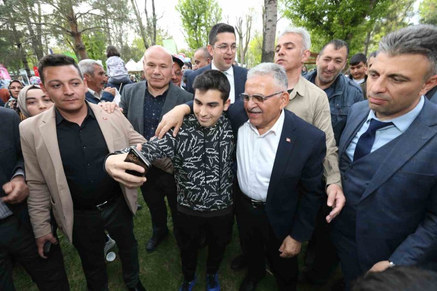 Bakan Akar’a Büyükşehir Pikniğinde Yoğun İlgi
