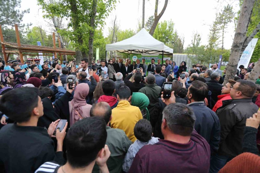 Bakan Akar’a Büyükşehir Pikniğinde Yoğun İlgi