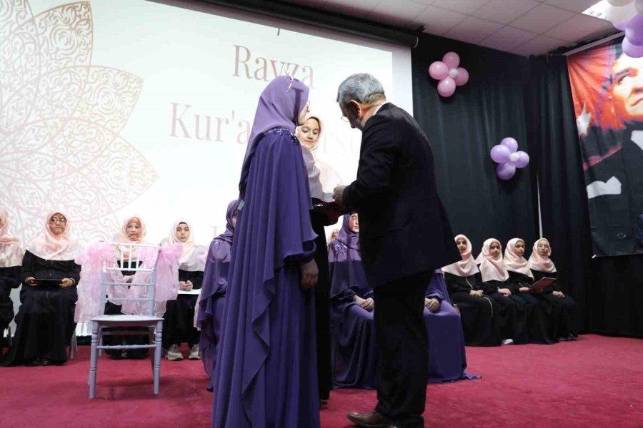 Kur’an-ı Kerim’i Ezberlediler, İcazetlerini Aldılar