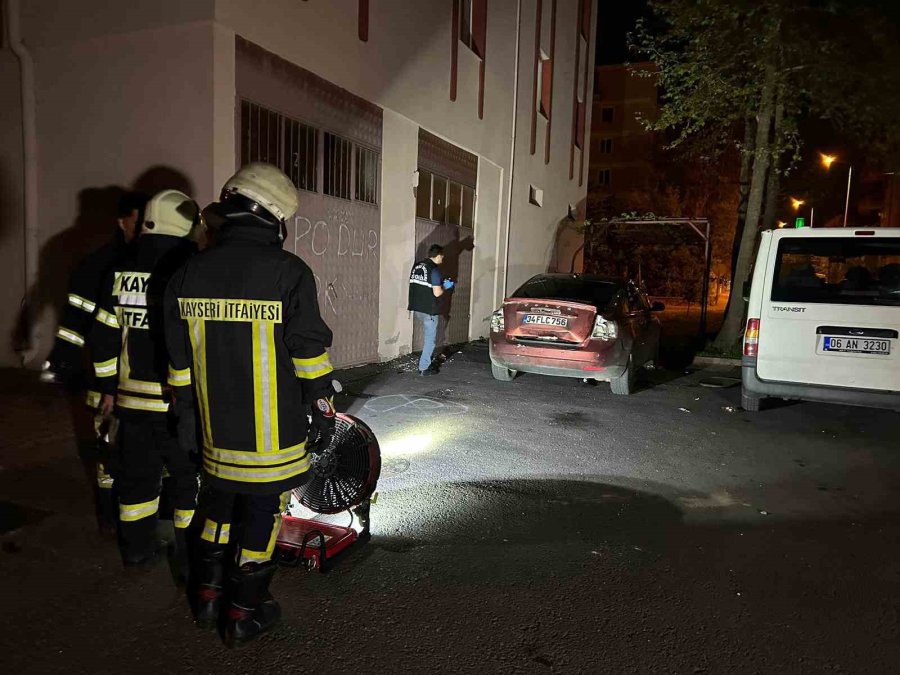 Park Halindeki Otomobilde Patlama: 3 Yaralı