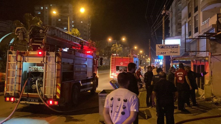 Alev Topuna Dönen Palmiye Ağaçları Korku Dolu Anlar Yaşattı