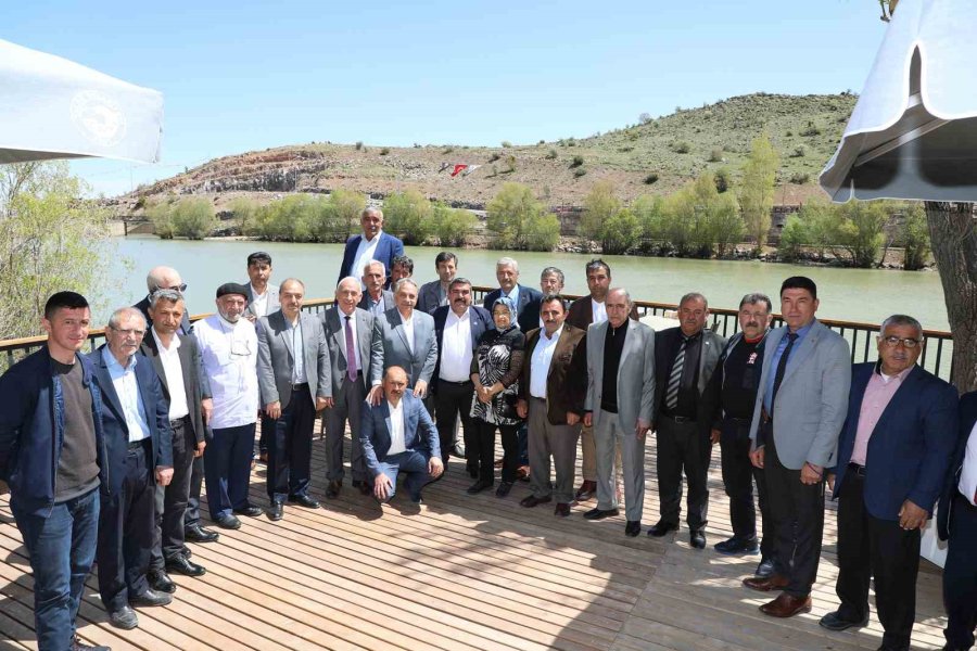 Başkan Yalçın Muhtarlarla 100. Yıl Mesire Alanı’nda Buluştu