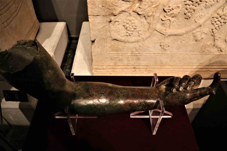 Amerika’dan Getirilen Tarihi Eserler İsrailli Çiftin Kaçak Koleksiyonundan Çıktı