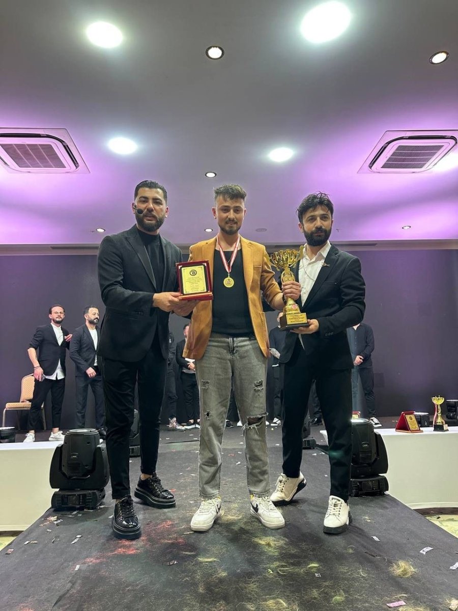 Antalya’da Kuaförler 100 Bin Lira Ödül İçin Ter Döktü