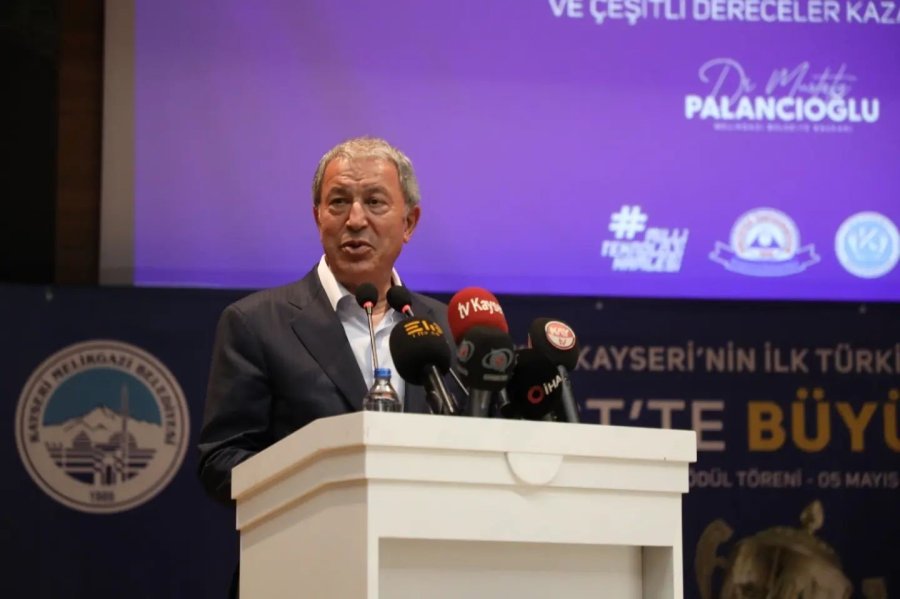 Melikgazi Belediyesi Teknofest Gururlarını Hulusi Akar’ın Elinden Ödüllendirdi