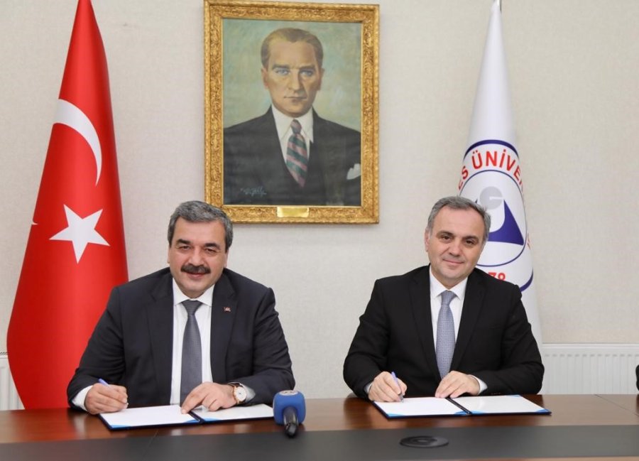 Anadolu Üniversiteler Birliği Dönem Başkanı Erü Rektörü Altun Oldu