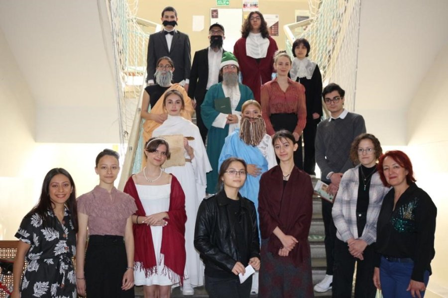 Eskişehir Atatürk Lisesi’nin Bir Koridoru Artık ‘felsefe Sokağı’