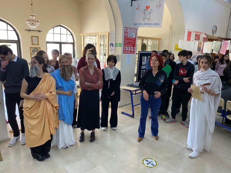 Eskişehir Atatürk Lisesi’nin Bir Koridoru Artık ‘felsefe Sokağı’