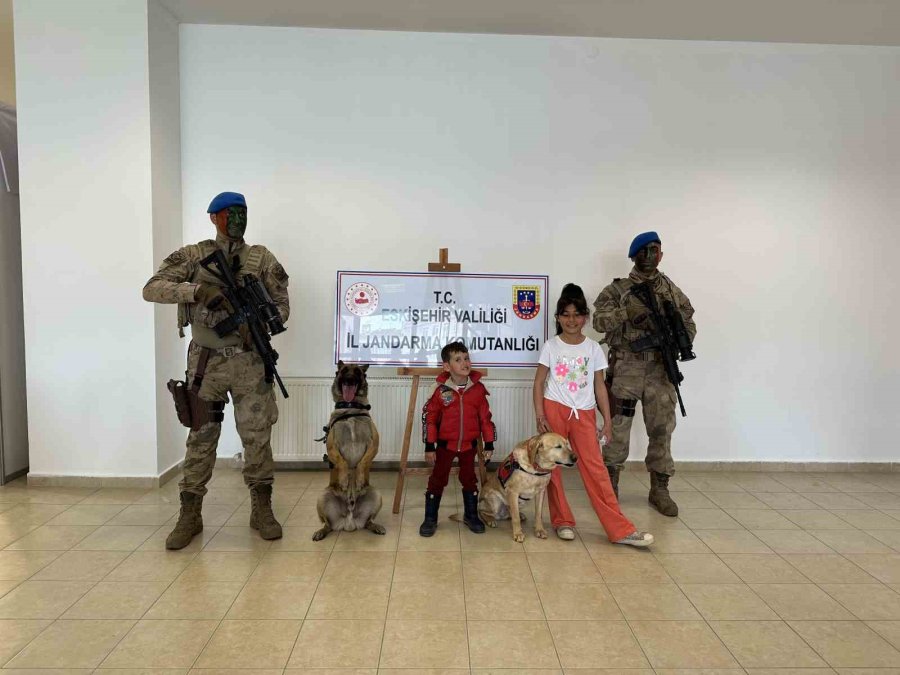 Jandarmanın Sevimli Kahramanları Fuarda Şovlarıyla İlgi Çekti