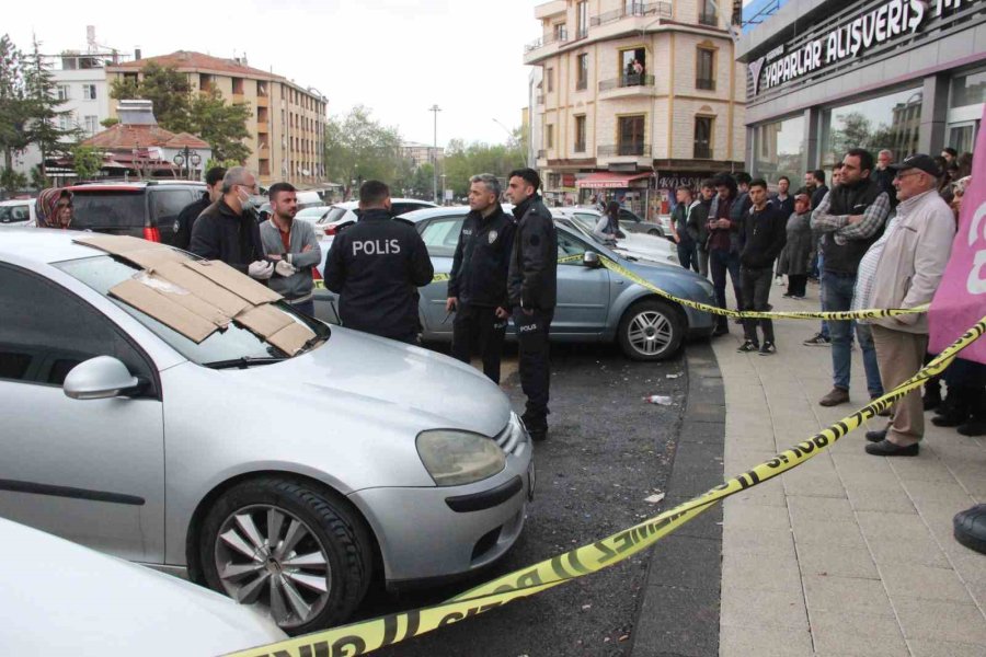 Aracında Ölü Olarak Bulundu