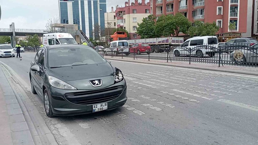 Otomobilin Çarptığı Kadına İlk Müdahaleyi Yoldan Geçen Doktor Yaptı