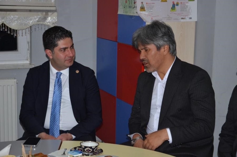 Mhp’li Özdemir, Doğu Türkistanlılarla Buluştu