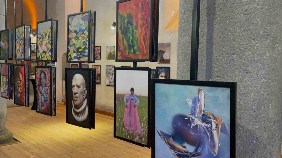 53 Ülkeden 115 Sanatçının Resimleri Niğde’de Sergilendi