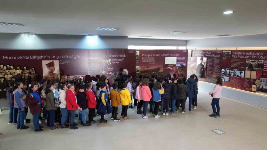 Öğrenciler Eskişehir’in Kurtuluşunu Öğreniyor