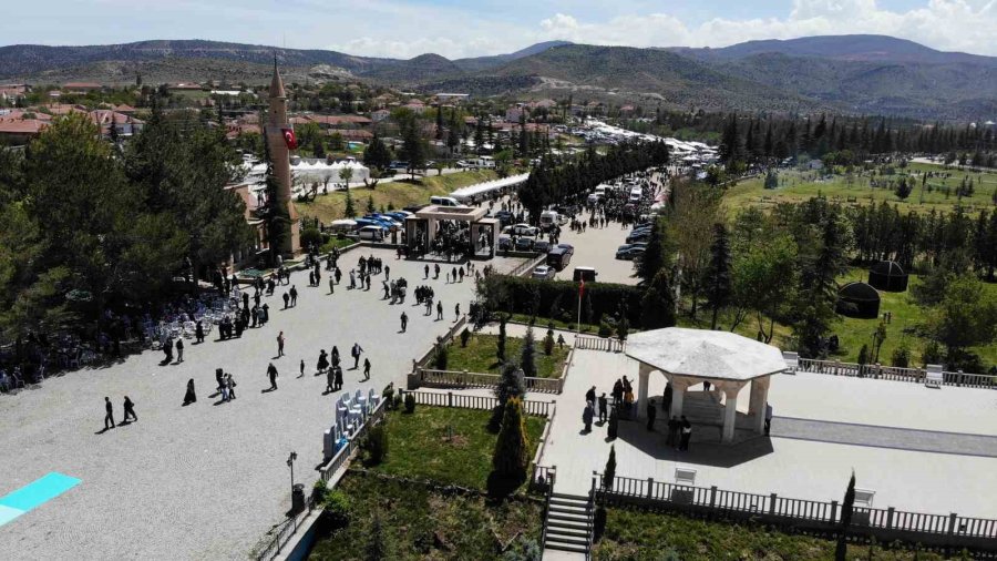 ‘bizim Yunus’ Ölümünün 702’nci Yılında Yoğun Katılımla Anıldı