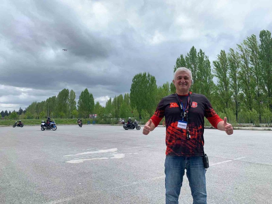 Motosiklet Derneği Kapalı Alanlarda Hâkimiyet Dersi Yaptı