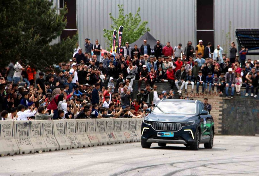 Togg Pistlerin Tozunu Aldı