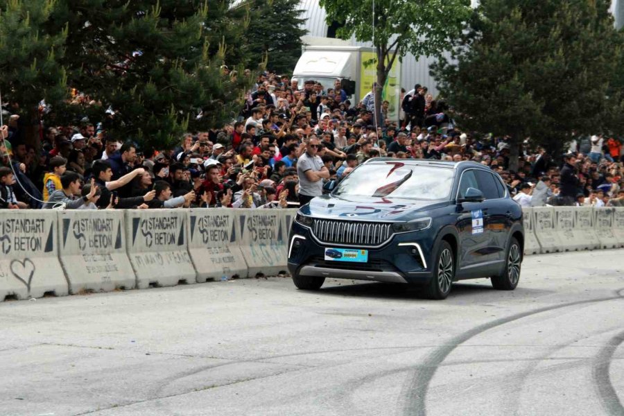 Togg Pistlerin Tozunu Aldı