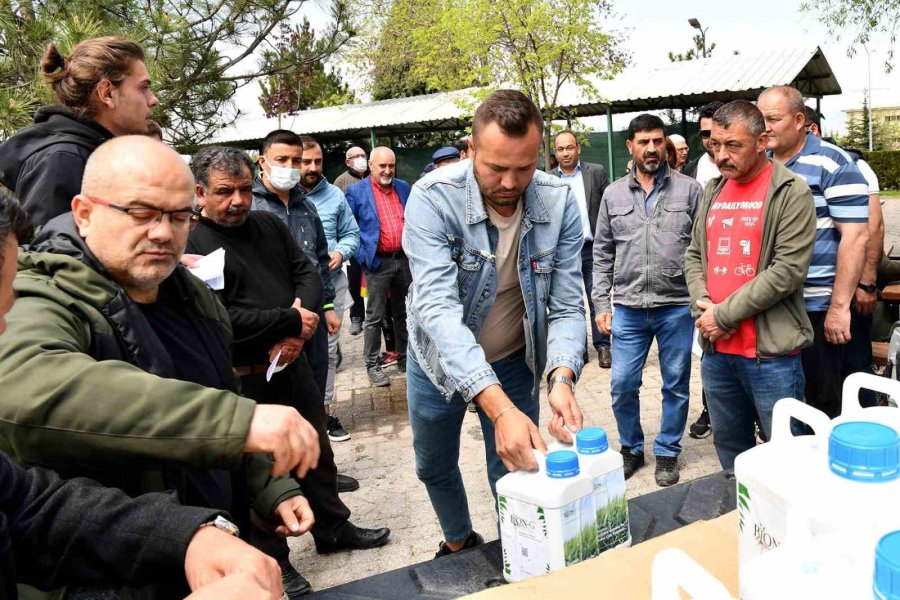 Tepebaşı’ndan Çiftçilere Sıvı Gübre Desteği