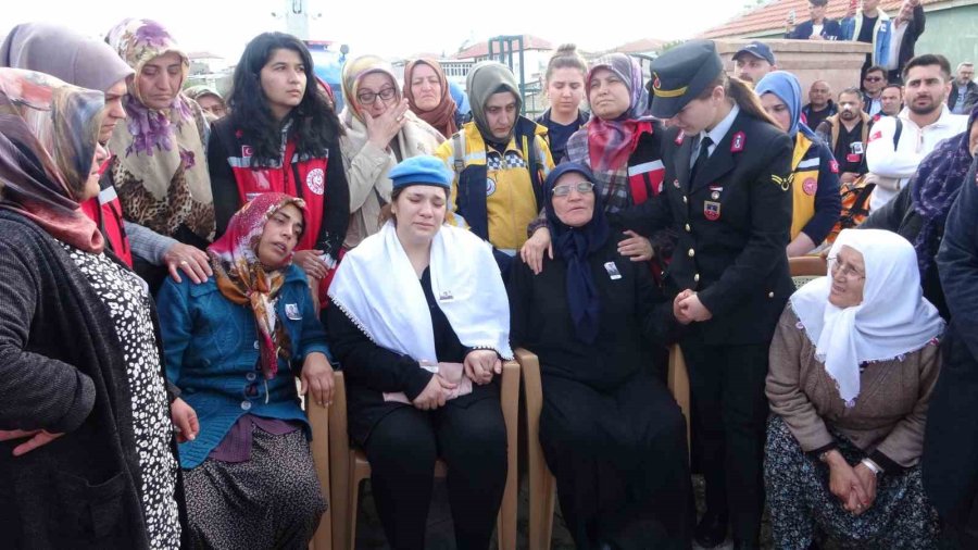 Şehit Uzman Çavuş Gözyaşları Arasında Toprağa Verildi