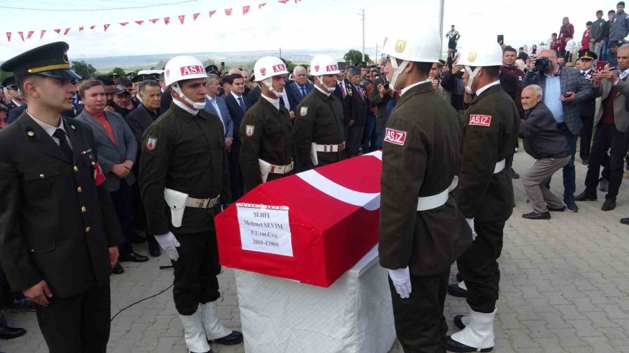 Şehit Uzman Çavuş Gözyaşları Arasında Toprağa Verildi