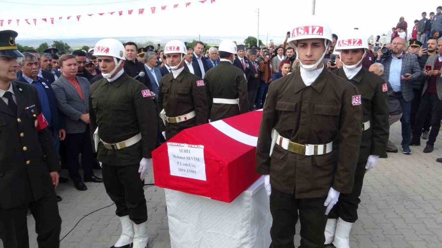 Şehit Uzman Çavuş Gözyaşları Arasında Toprağa Verildi