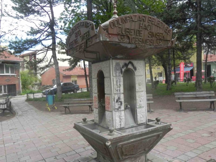 Hayırsever Vatandaşın 18 Yıl Önce Yaptırdığı Çeşme Atıl Hale Geldi