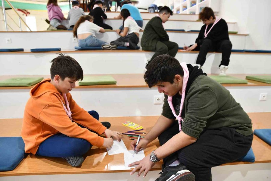 Çocuklar İzciliği Öğreniyor