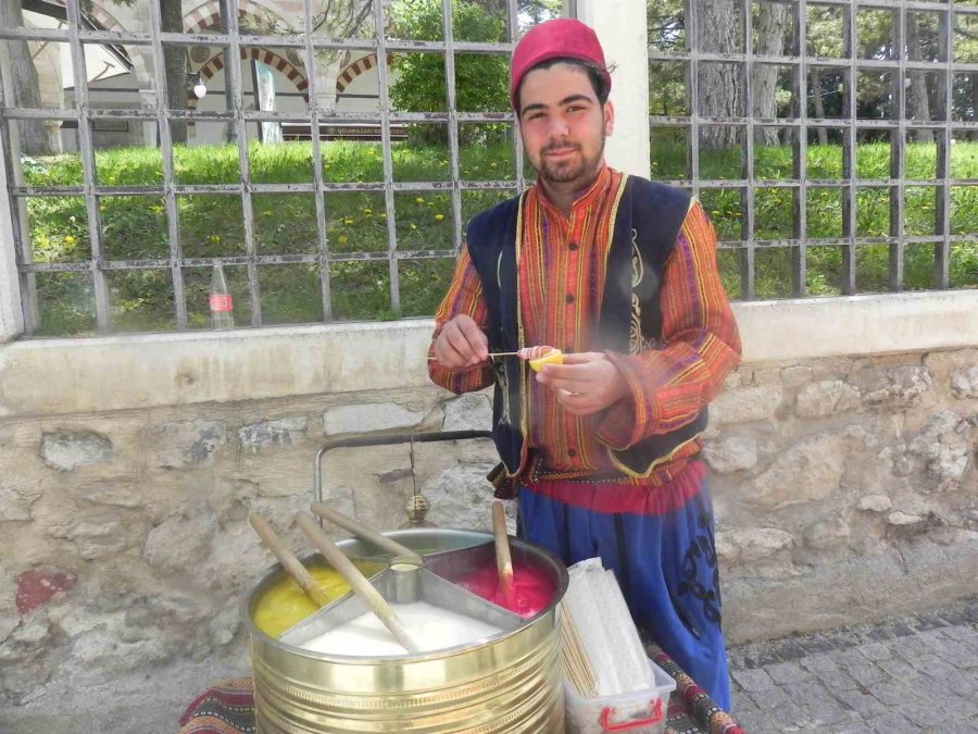 Macun Geleneğini Tarihi Sokaklarda Yaşatıyor