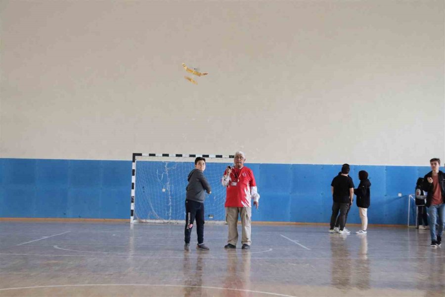 Karaman’da Model Ve Kağıt Uçak Yarışmaları Sona Erdi