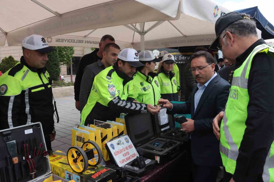 Kurşunlanan Levhalar Sergilendi, Trafik Güvenliğine Dikkat Çekildi