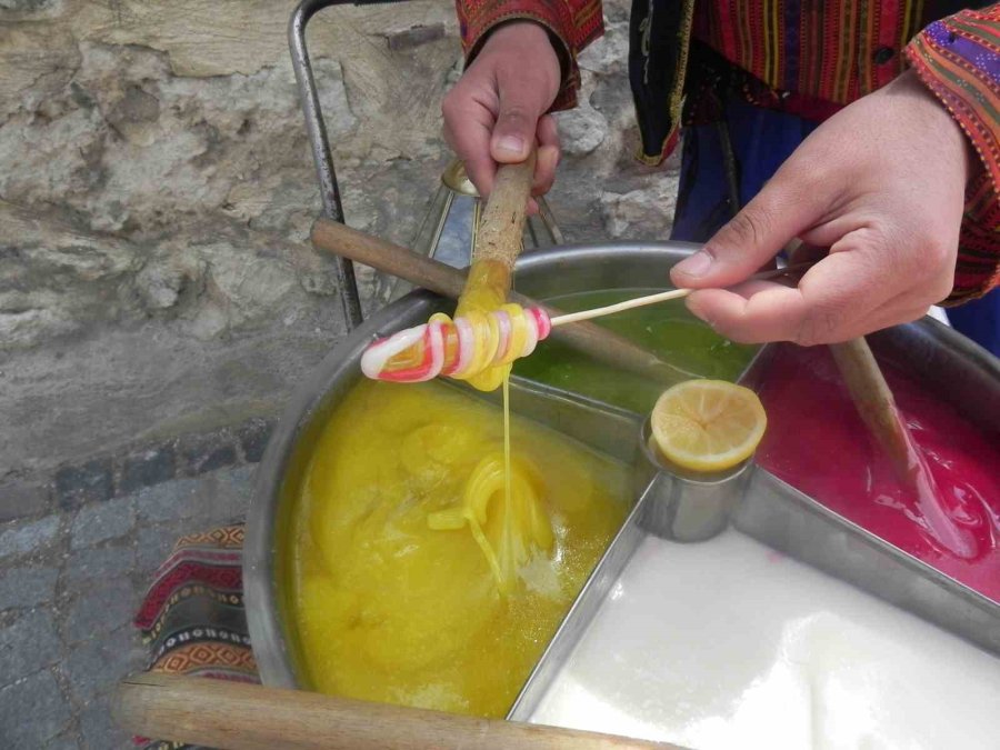 Macun Geleneğini Tarihi Sokaklarda Yaşatıyor
