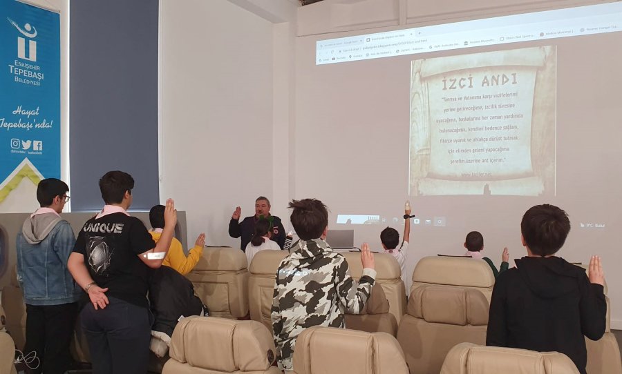 Çocuklar İzciliği Öğreniyor