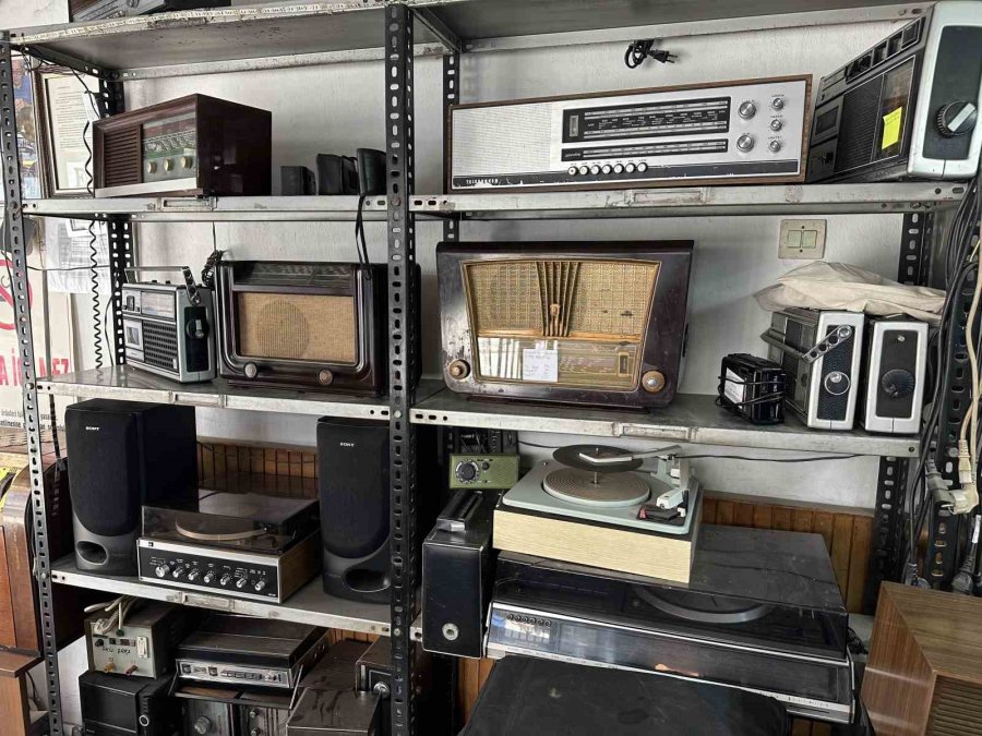 Vatandaşlar Antika Radyo Tamiri Yerine Sıfır Radyoya Yöneliyor